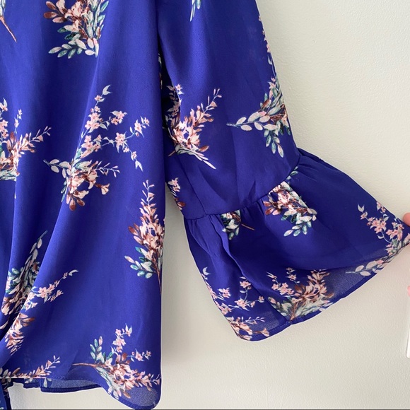 ✨Host Pick✨ Floral print button up blouse - Picture 4 of 6